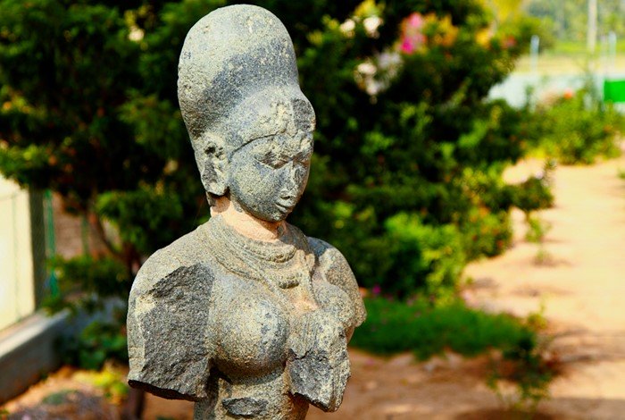 facts about Hampi, Bust of krishnadevaraya's queen at Archaeological Museum, Kamalapur, Hampi. Image Credits @ vkiran_2000