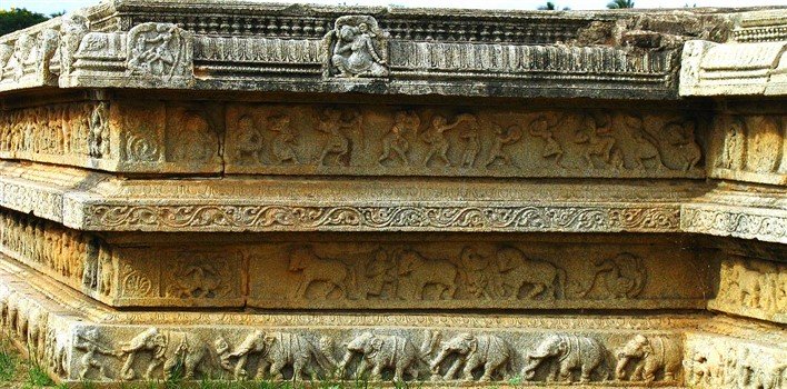 facts about Hmapi, Carvings in the royal enclosure. Photographer Soham Banerjee